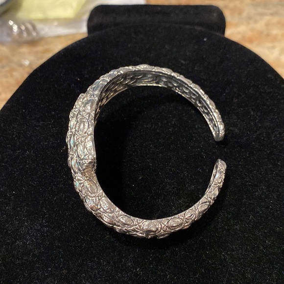 JAI Sterling Croco-design Hinged Cuff Bracelet - Picture 2 of 8